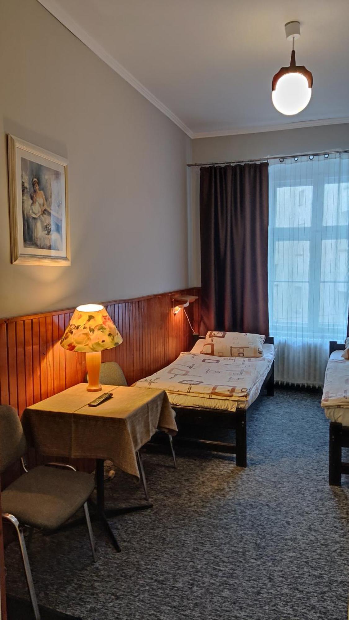 Hotel Polonia Namysłów Buitenkant foto