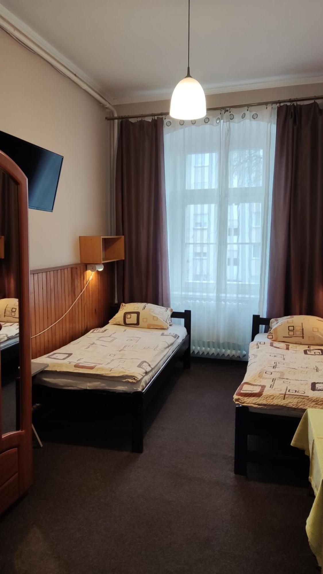 Hotel Polonia Namysłów Buitenkant foto