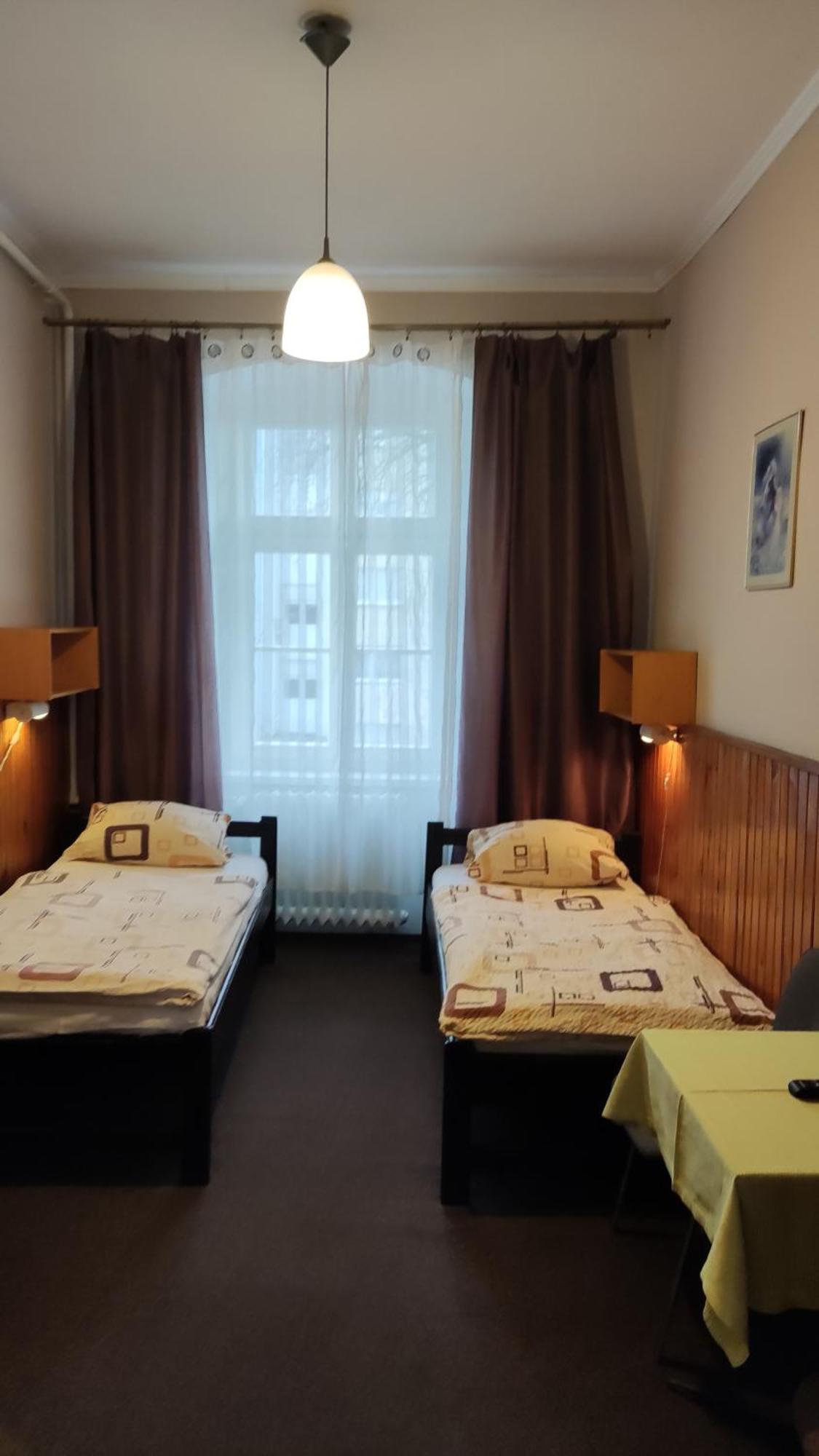 Hotel Polonia Namysłów Buitenkant foto