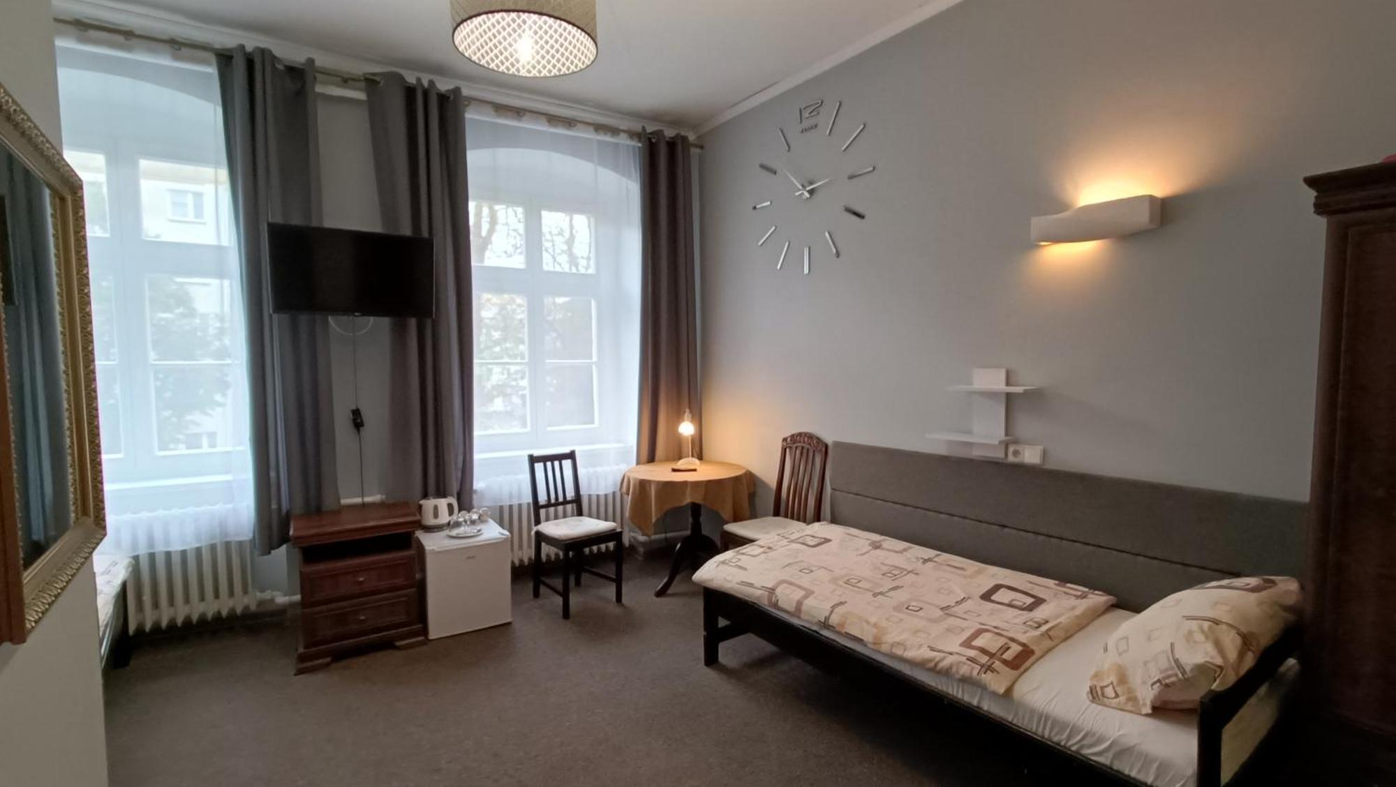 Hotel Polonia Namysłów Buitenkant foto
