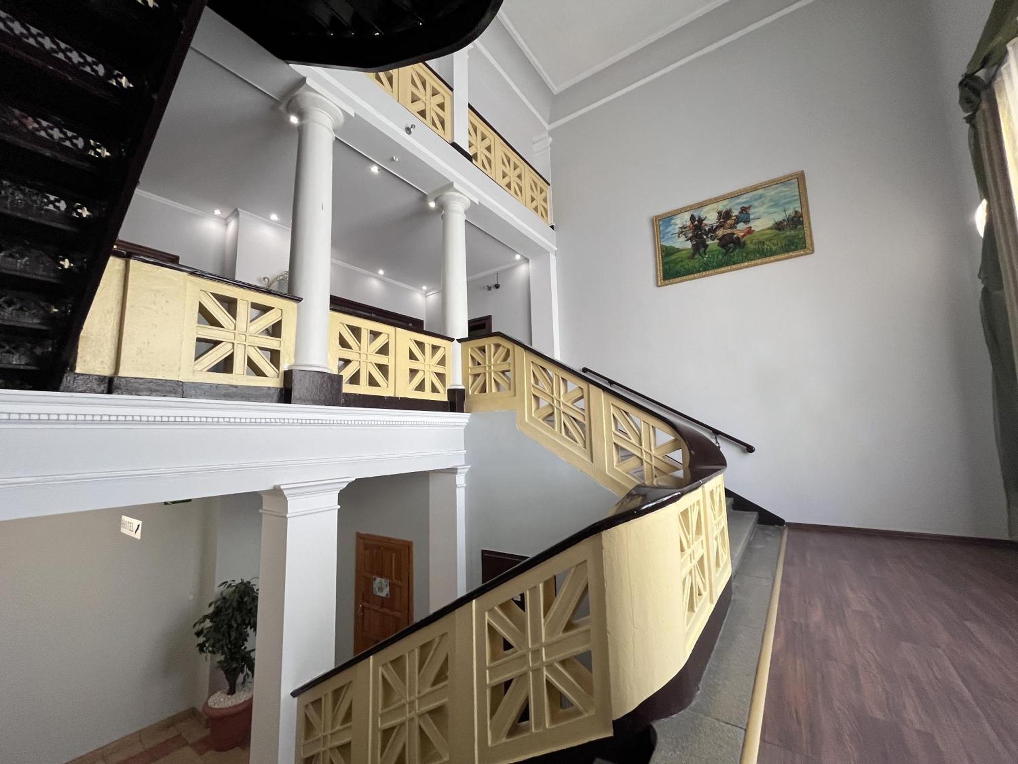 Hotel Polonia Namysłów Buitenkant foto